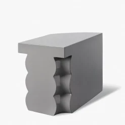 Collezione Isola - Tavolino laterale in ceramica grigia di Zaven
