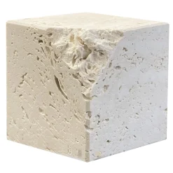 Colpo Da Maestro Scultura cubica in travertino di grandi dimensioni