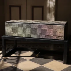 Comò in Legno Nero e Oro