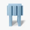 Comodino azzurro in ceramica Merlate di Patricia Urquiola