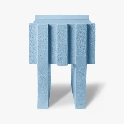 Comodino azzurro in ceramica Merlate di Patricia Urquiola