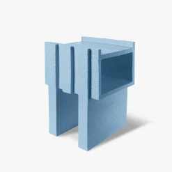 Comodino azzurro in ceramica Merlate di Patricia Urquiola