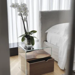 Comodino Bifronte con cassetto di Toyo Ito