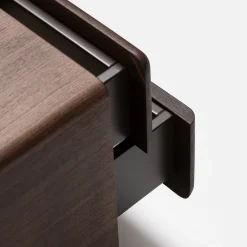 Comodino Brick N con Base Laccata Bianca Fumè e Cassetti in Legno Finitura Moka Lucidi