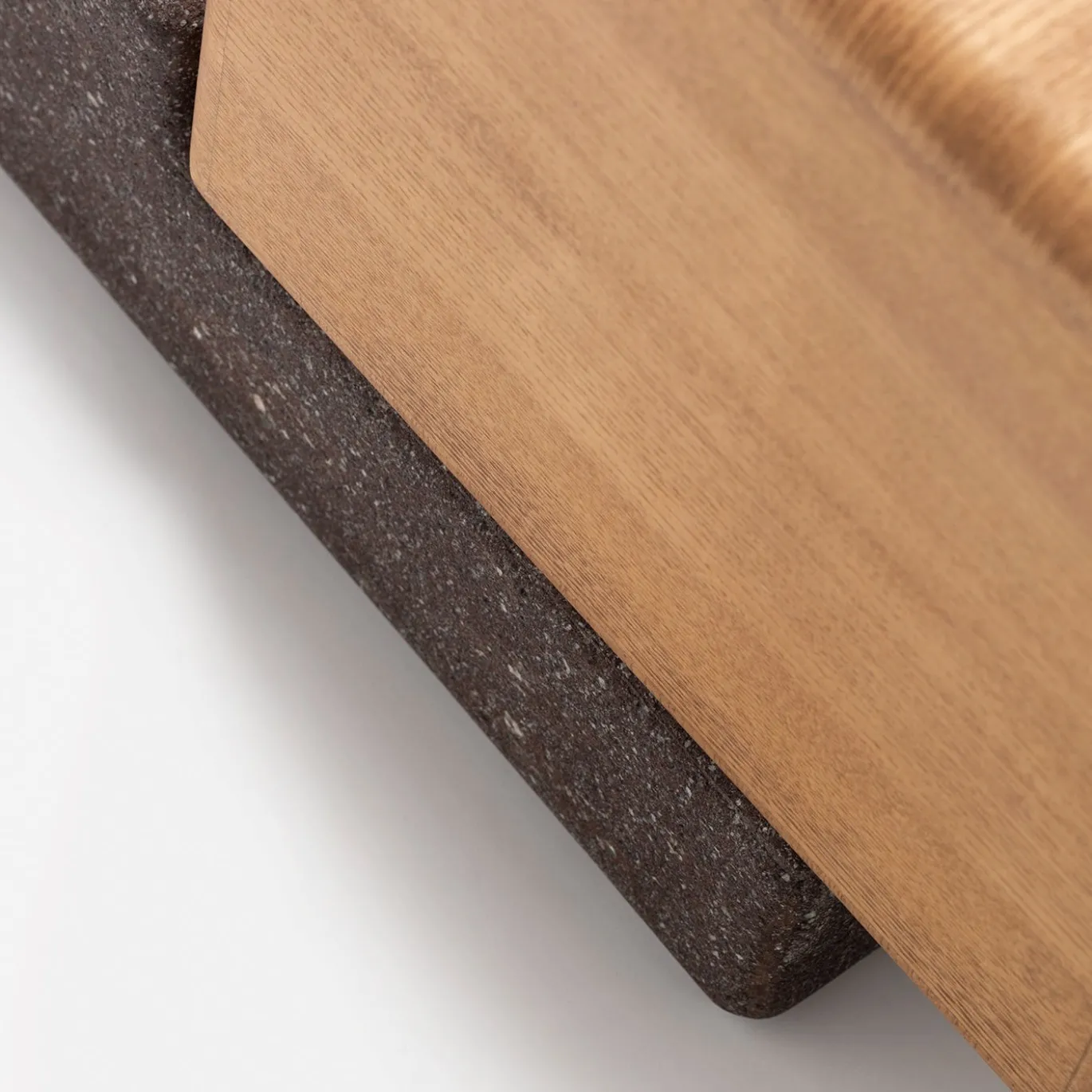 Comodino Brick NL in legno finitura Miele lucida con Base in marmo Porfido