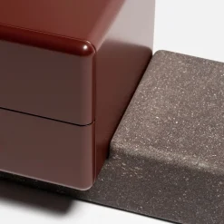 Comodino Brick NL Laccato Rosso Amarone Lucido con Base in Marmo Porfido