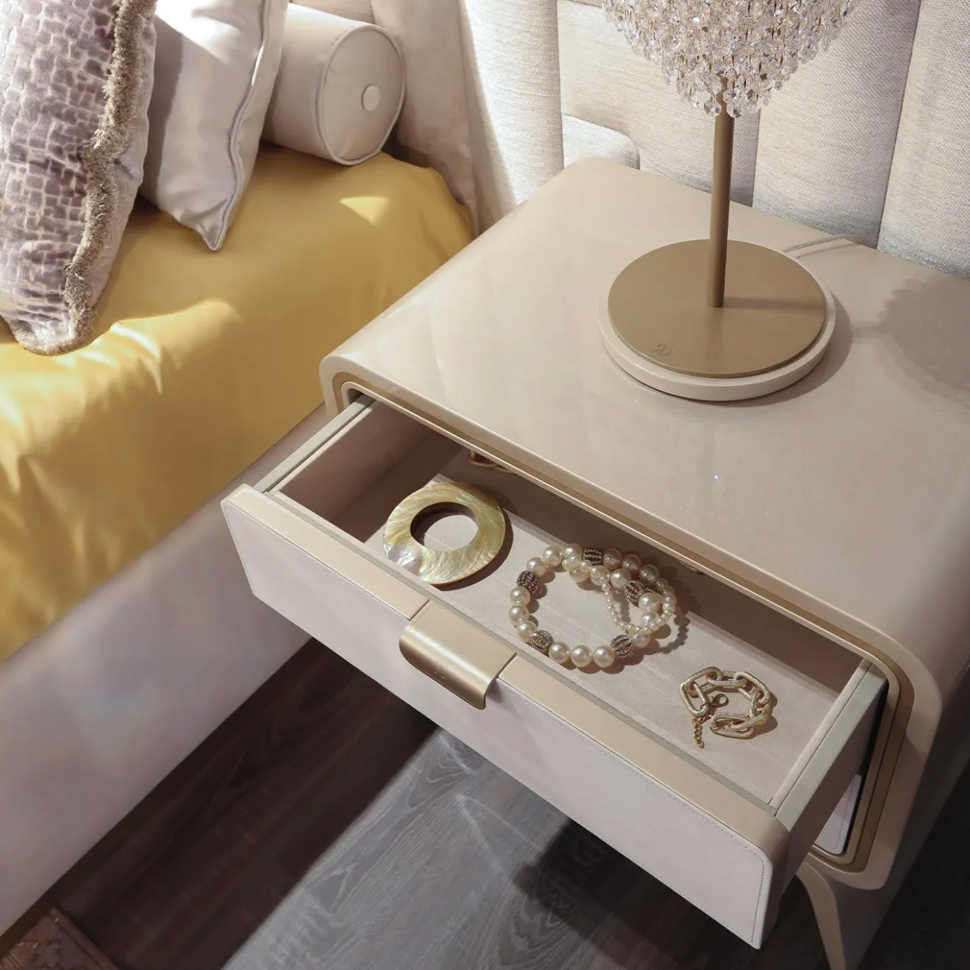 Comodino Hanami in stile soft
