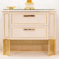 Comodino in pelle bianca e ottone placcato oro