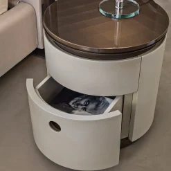 Comodino Loop con piano in legno