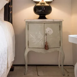 Comodino Tiepolo con cassetti interni