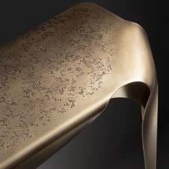 Console Convivium in Ottone DeErosion di Nikita Bettoni