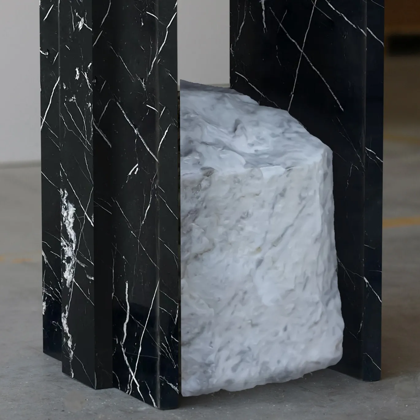 Console in marmo Marquina e Carrara bianco SSC103-4