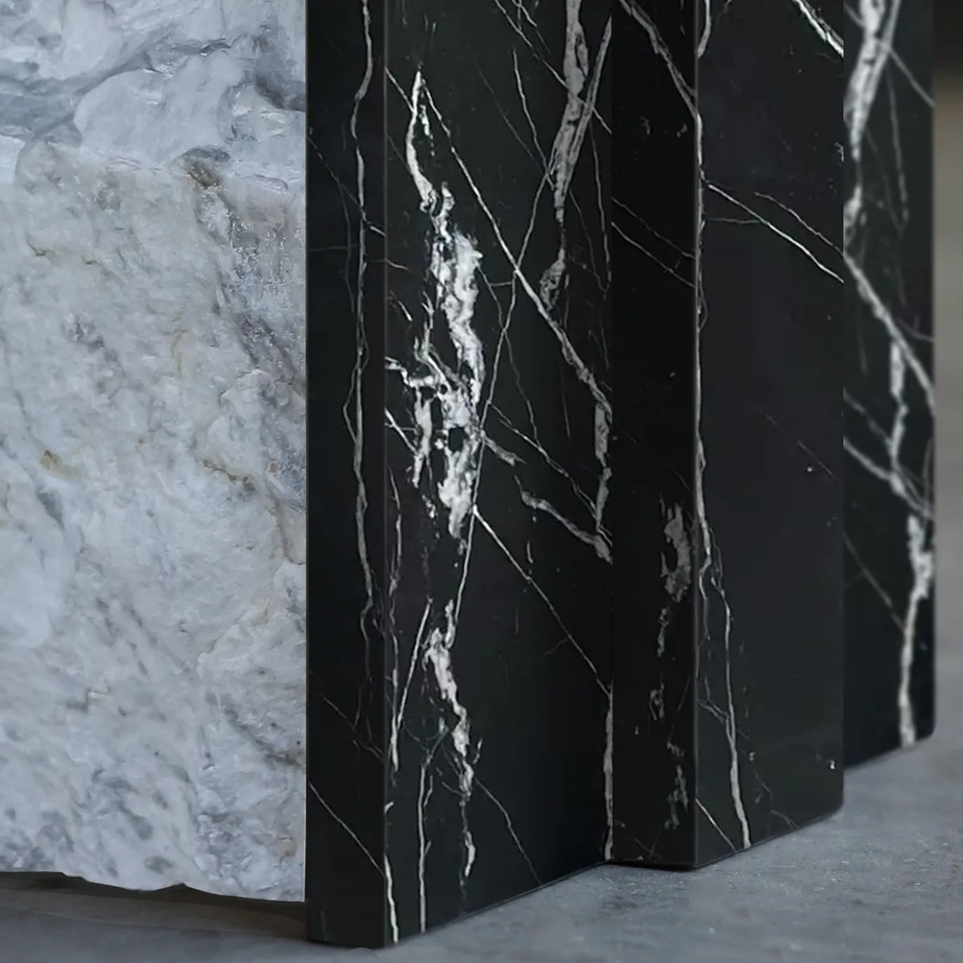 Console in marmo Marquina e Carrara bianco SSC103-4