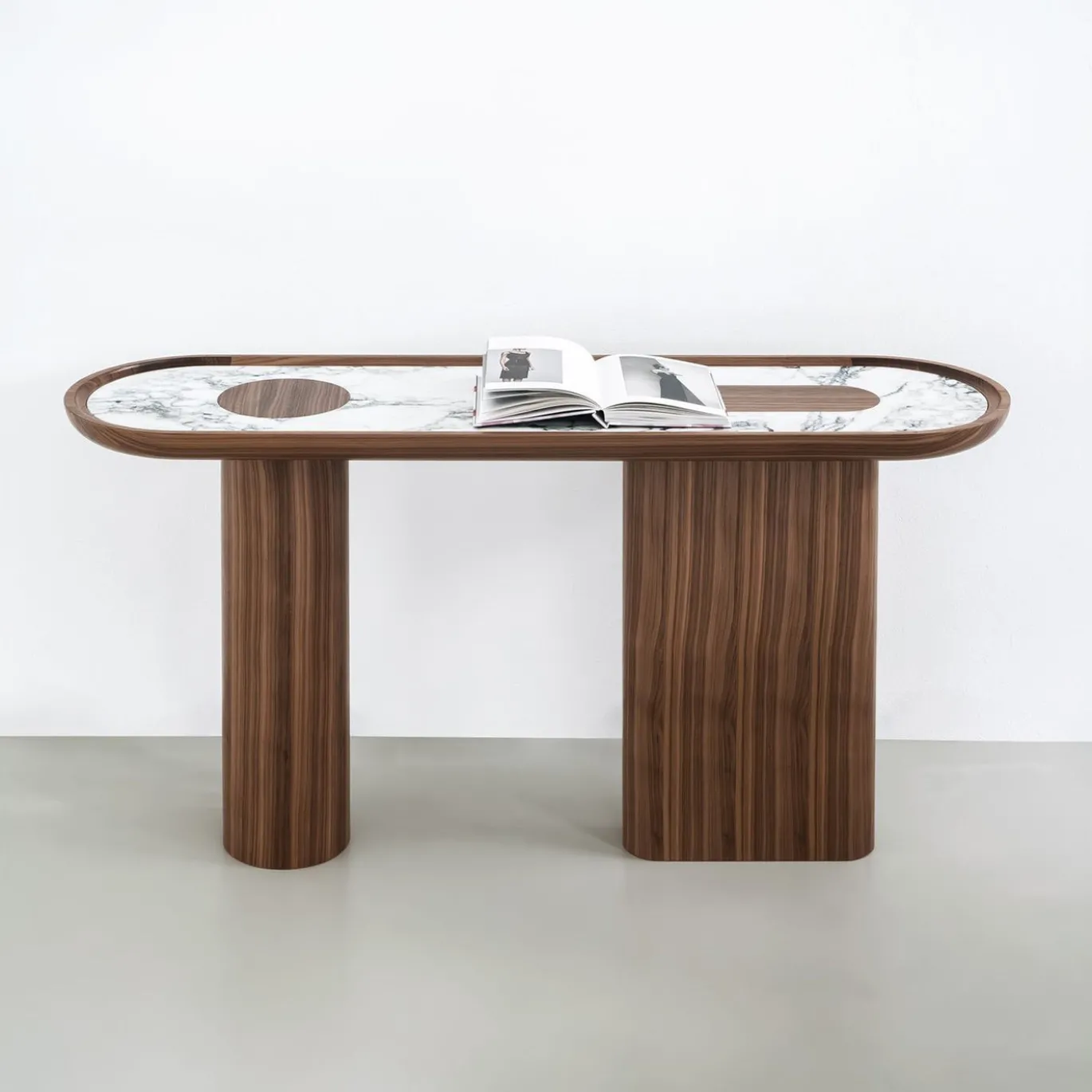 Console in noce nero Creta con top in marmo bianco Arabescato