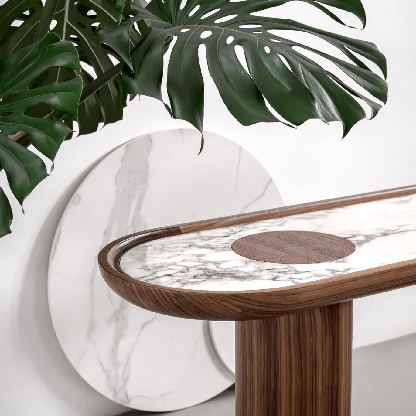 Console in noce nero Creta con top in marmo bianco Arabescato