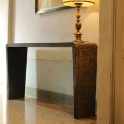 Consolle Cooper in rovere tinto nero con finitura in polimero di rame