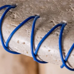 Consolle Lulù in Travertino con Inserti in filo PVC blu