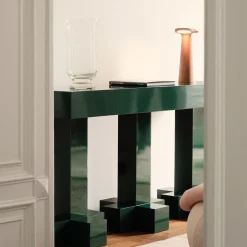 Consolle Verde Lucida della Collezione Mobili Sintetici in Edizione Limitata