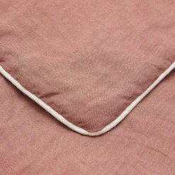Coperta di lino rosa vintage con profili