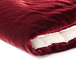 Coperta di velluto rosso e lino