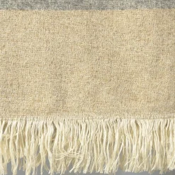 Coperta Hela con frange grigio chiaro e beige