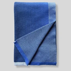 Coperta Madori Ao Blue di Stormo Studio