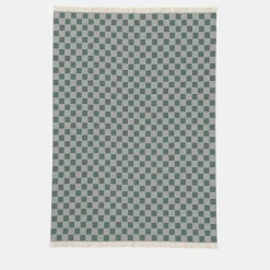 Coperta verde con frange a scacchiera