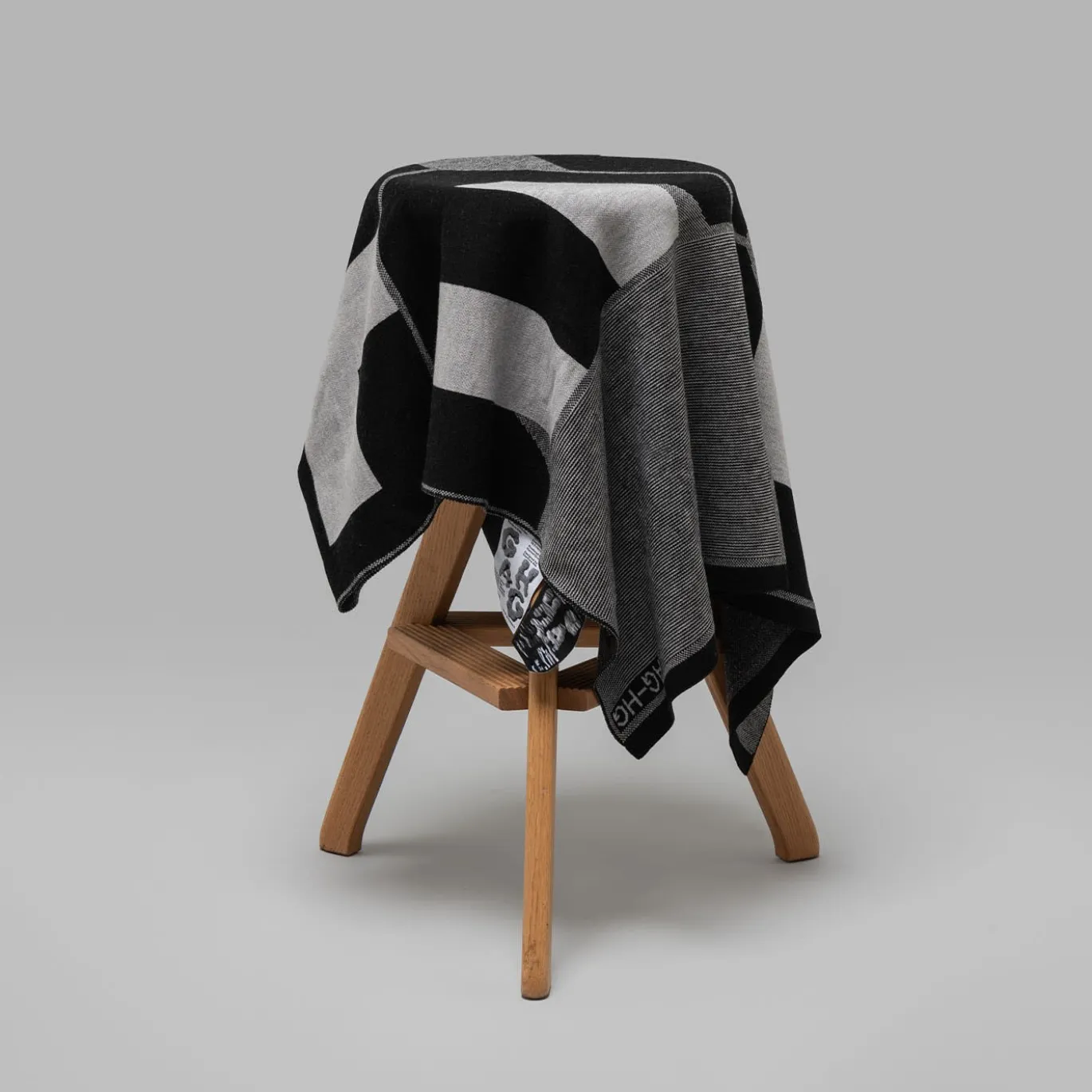 Coperta Viceversa Grigia e Nera in Lana Merino