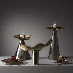 Coppa decorativa in ottone a petali d'oro Magnolia di Debonademeo