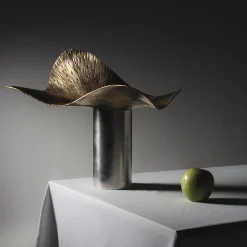 Coppa decorativa in ottone a petali d'oro Magnolia di Debonademeo
