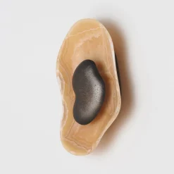 Coppia di Applique Oyster in onice e bronzo martellato