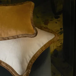 Coppia di cuscini da letto in velluto con frange Camel