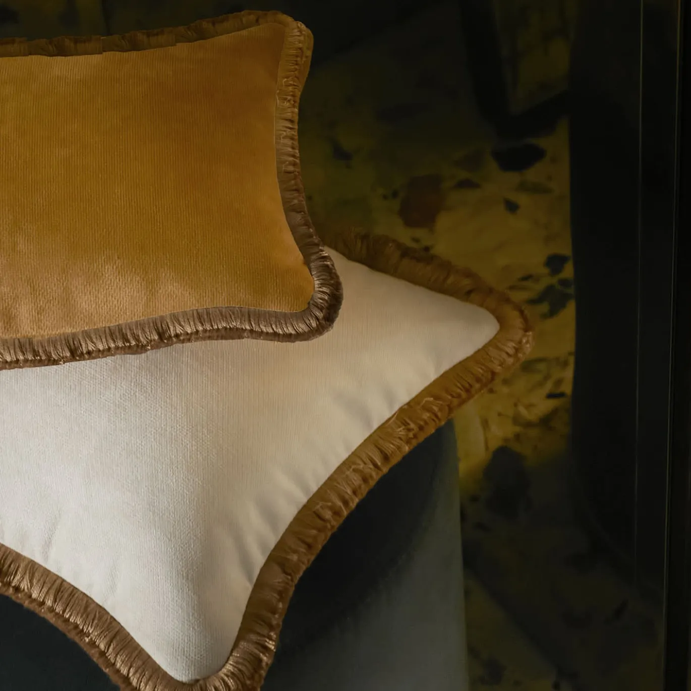 Coppia di cuscini da letto in velluto con frange Camel
