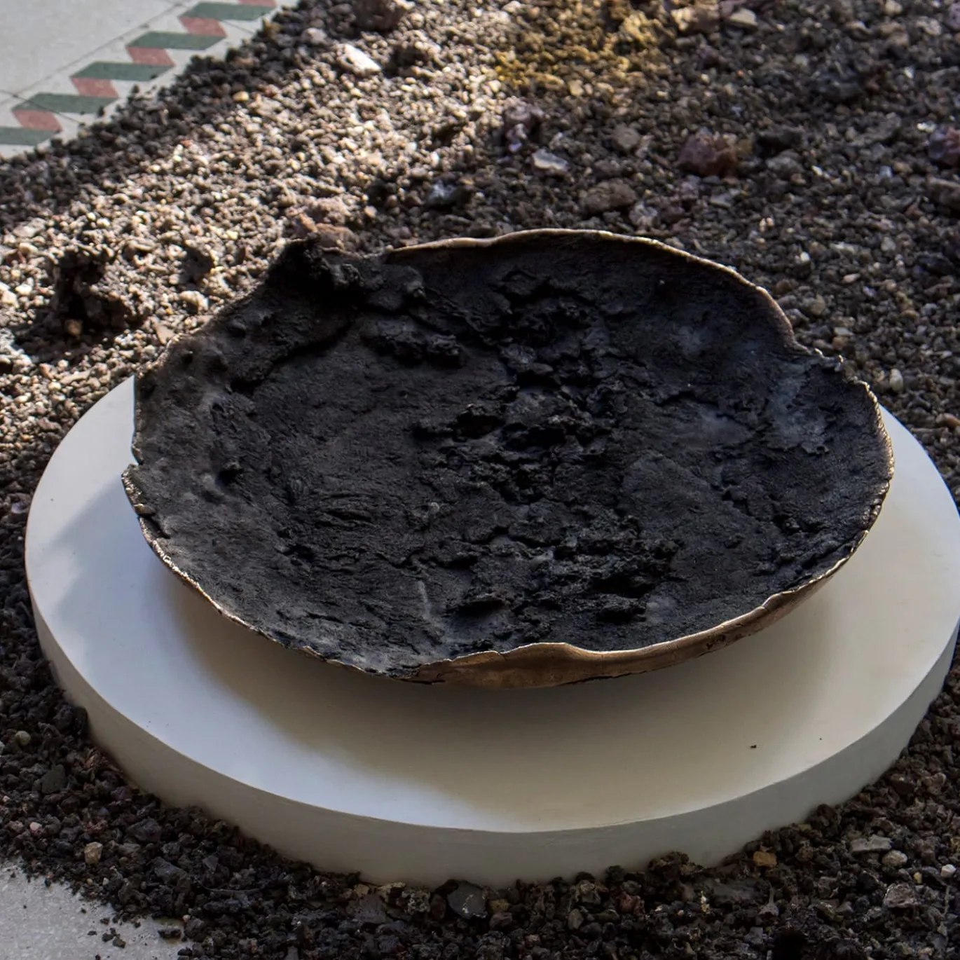 Cratere Centrotavola in Bronzo Fuso con Patina Nera
