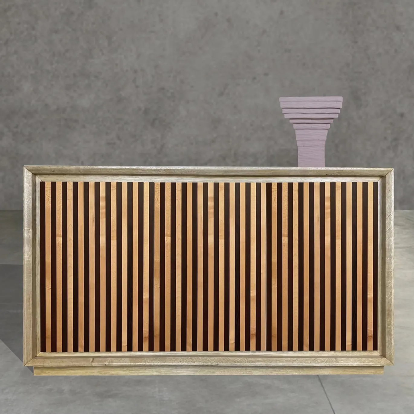 Credenza a 3 ante Fuga Strisce Uno di Mascia Meccani