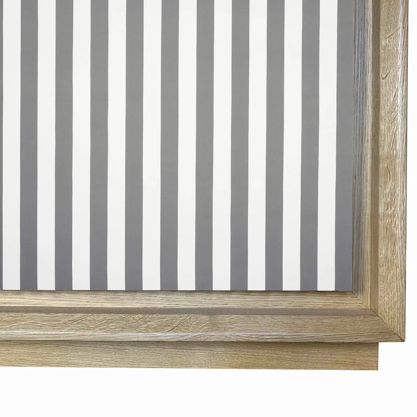 Credenza a 3 ante in grigio e bianco di Fuga Strisce Tre di M. Meccani