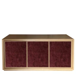 Credenza a 3 ante in velluto rosso scuro di Mascia Meccani