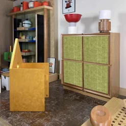 Credenza a 4 ante in velluto verde chiaro di Mascia Meccani