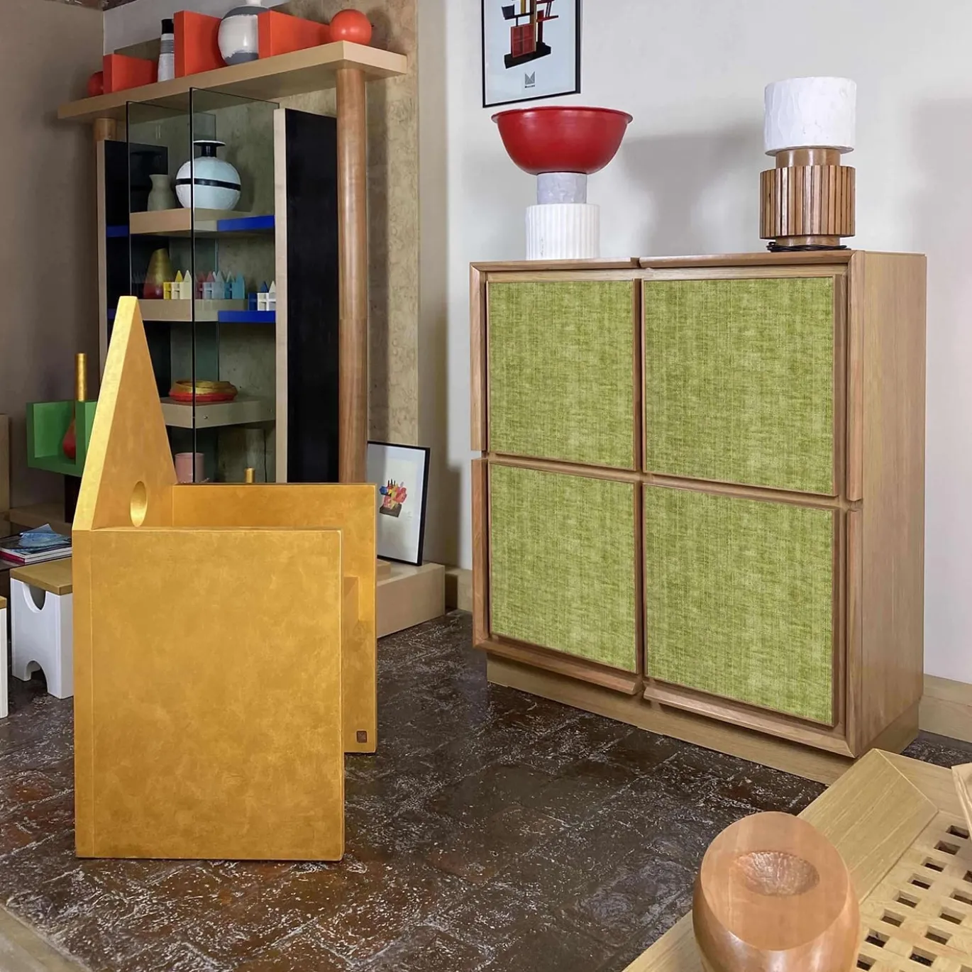 Credenza a 4 ante in velluto verde chiaro di Mascia Meccani