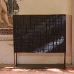 Credenza a Tre Ante in Legno Rivestito in Resina Nera con Mensole in Vetro