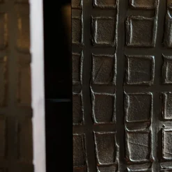 Credenza a Tre Ante in Legno Rivestito in Resina Nera con Mensole in Vetro