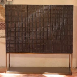 Credenza a Tre Ante in Legno Rivestito in Resina Nera con Mensole in Vetro