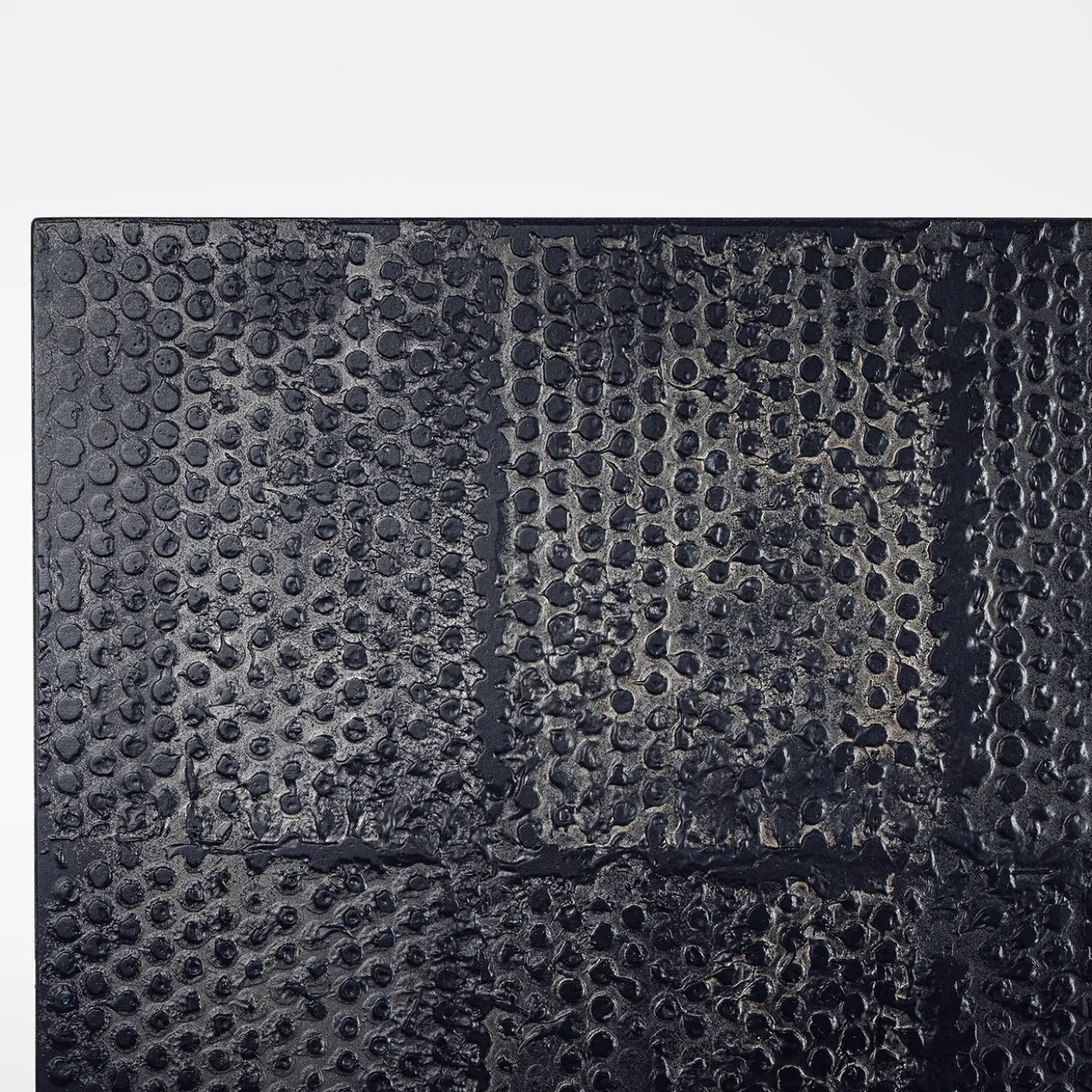Credenza a Tre Ante in Legno Rivestito in Tela Nera e Base in Metallo Bronzato