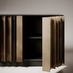 Credenza a tre ante Serge in bronzo scuro rigato