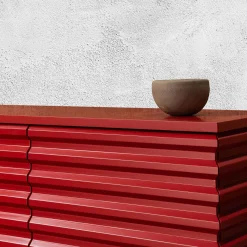 Credenza B-Side rosso fuoco a 4 ante in MDF
