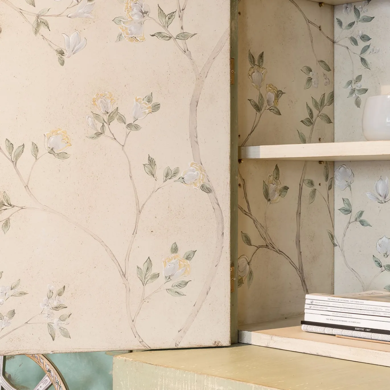 Credenza Ferrovia Verde con Decorazione Magnolia