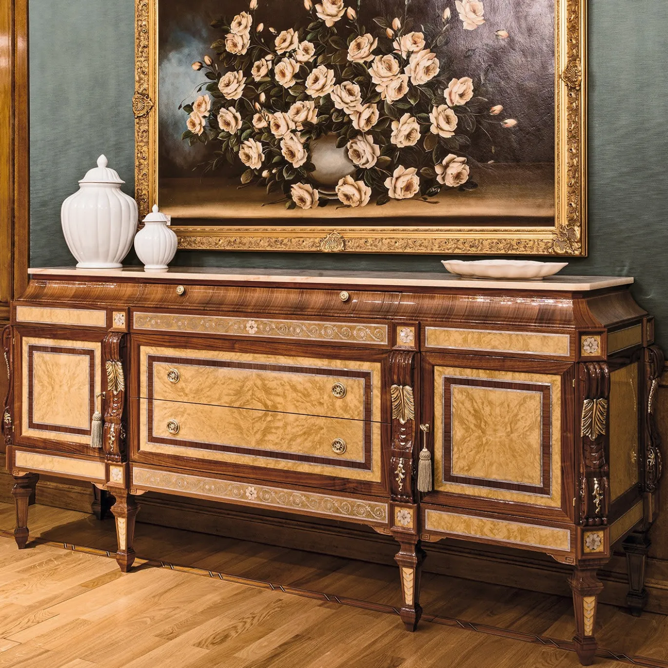 Credenza in noce e radica con piano in marmo Onice Miele