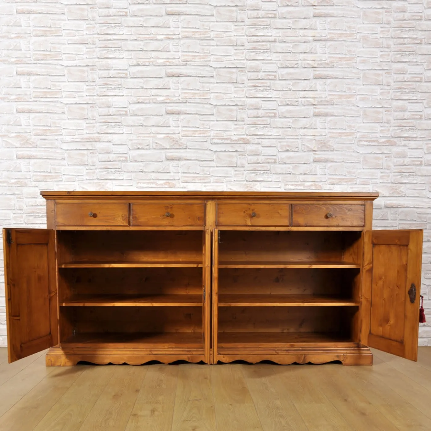 Credenza intarsiata in stile tirolese Tirolesi del '600