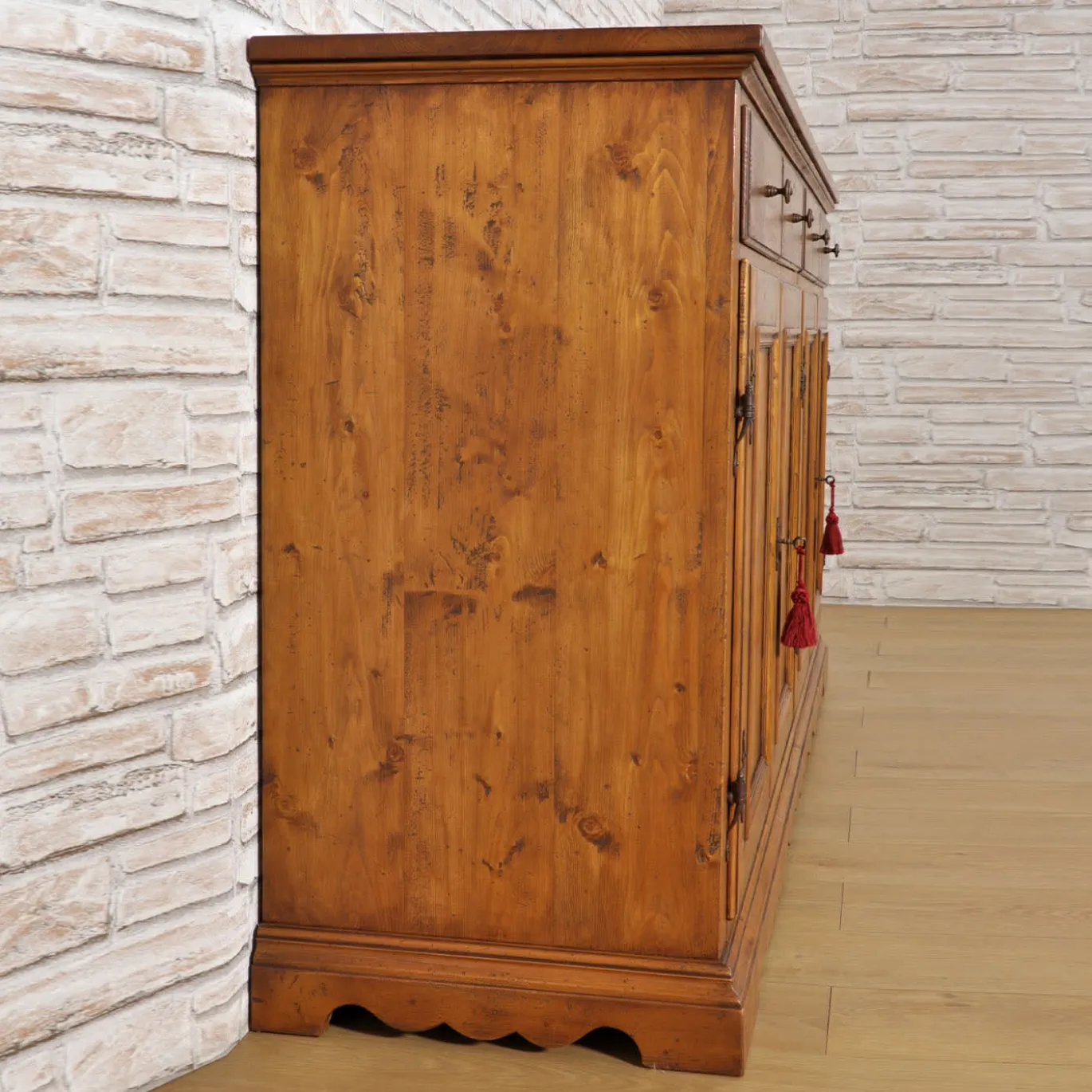 Credenza intarsiata in stile tirolese Tirolesi del '600