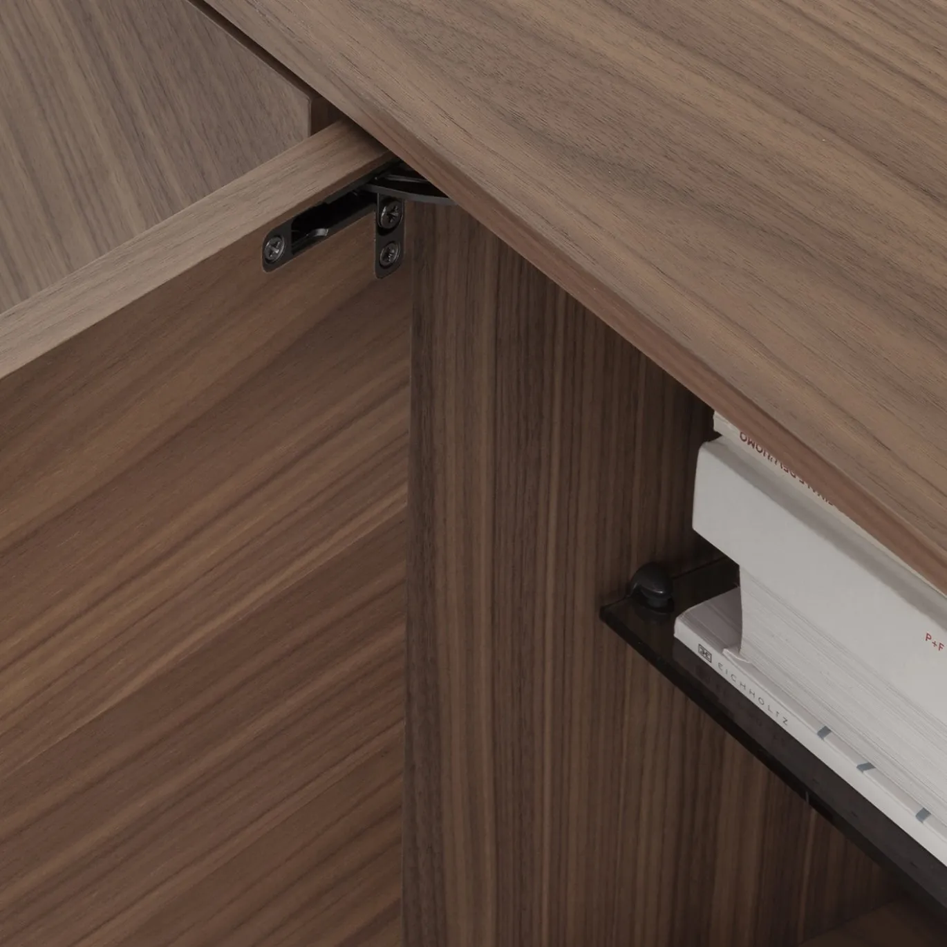 Credenza INTARSIO laccata bronzo ossidato con scocca in noce canaletto intarsiata a mano